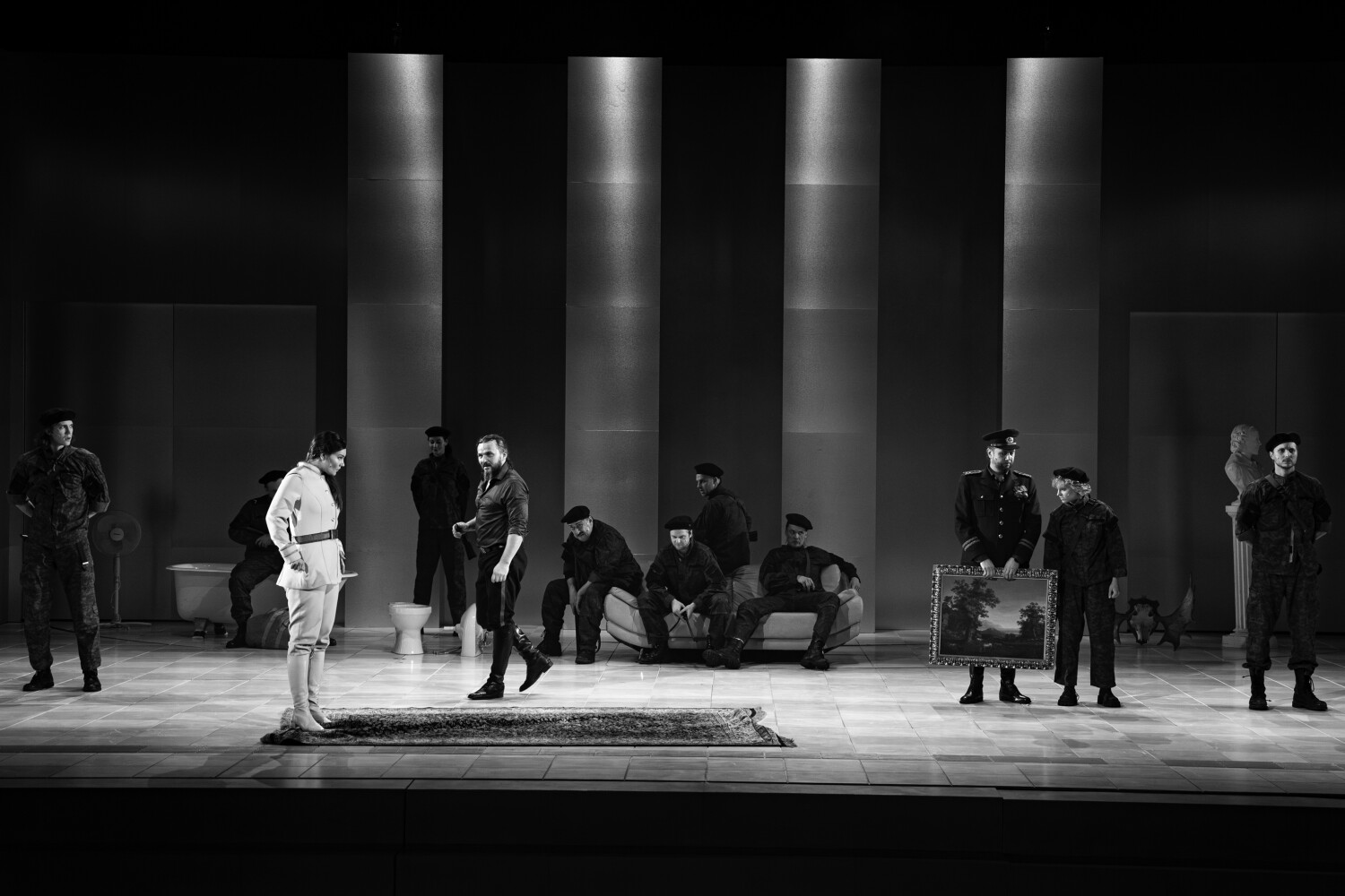 Skats no izrādes «Sapnis vasaras naktī» Dailes teātrī. Foto – Marko Rass