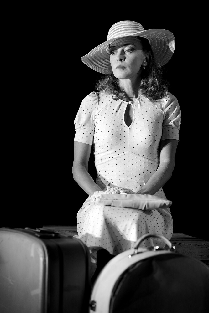 Elita Kļaviņa: «Jo tu vairāk izspēlē visas preteklības, jo Blanša iegūst lielāku empātiju.» Elita Kļaviņa – Blanša. Skats no Jaunā Rīgas teātra izrādes «Ilgu tramvajs» (2013). Foto – Jānis Deinats