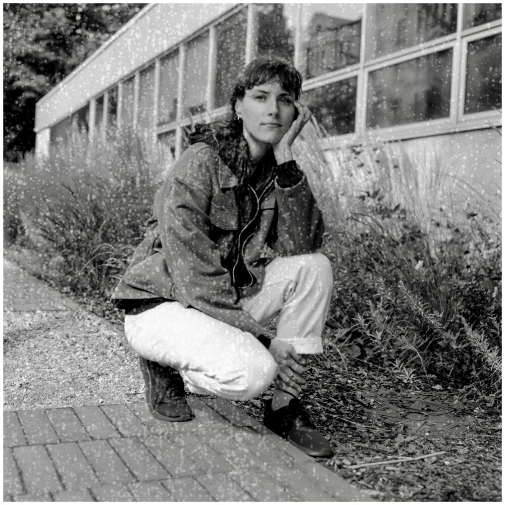 Loreta Kalniņa: «Man ļoti patīk dramaturģijā tieši izpētes process. Kad tu satiec cilvēkus, ko citkārt nesatiktu, un redzi, kā viņi skatās uz pasauli.» Foto – Rytis Saladžius