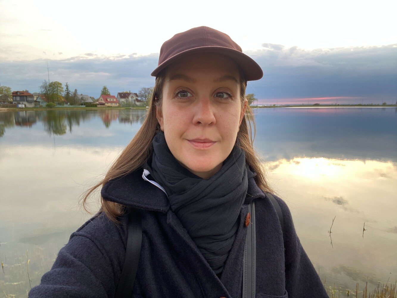 Līsi Aibela: «Salīdzinot ar pārējām Baltijas valstīm, es Igaunijas teātrī jūtu zināmu paradoksu – tas pats sevi neuztver pārāk nopietni, bet vienlaikus tomēr uztver nopietni. Teātris bieži ir brīvdomīgs, turklāt atļaujas šo brīvdomību izpaust spilgti.» Foto no personīgā arhīva