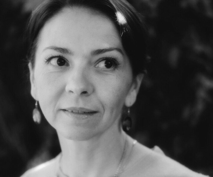 Jekaterina Frolova: «Varu veidot savu lomu, tur iesaistās fantāzija, iztēle, un notiek pieslēgšanās. Bet man ir ļoti vajadzīgs cilvēks, kas mani šajā procesā vada un kam es uzticos.» Foto – Anna Konovalova