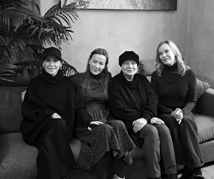 Indra Briķe: «Agri vai vēlu, spēlējot Blanšu, tu sāc pats kā cilvēks runāt un domāt kā Blanša.» No kreisās: Rēzija Kalniņa, Maija Doveika, Indra Briķe, Elita Kļaviņa. Foto – Undīne Adamaite