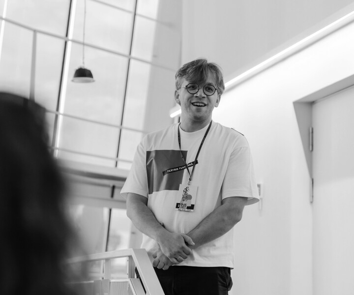 Valters Sīlis: «Es savu darbu kopumā uztveru gana patriotiski – mums ir jārada jauni darbi, jārunā par šo laiku.» Foto – Justīne Grinberga