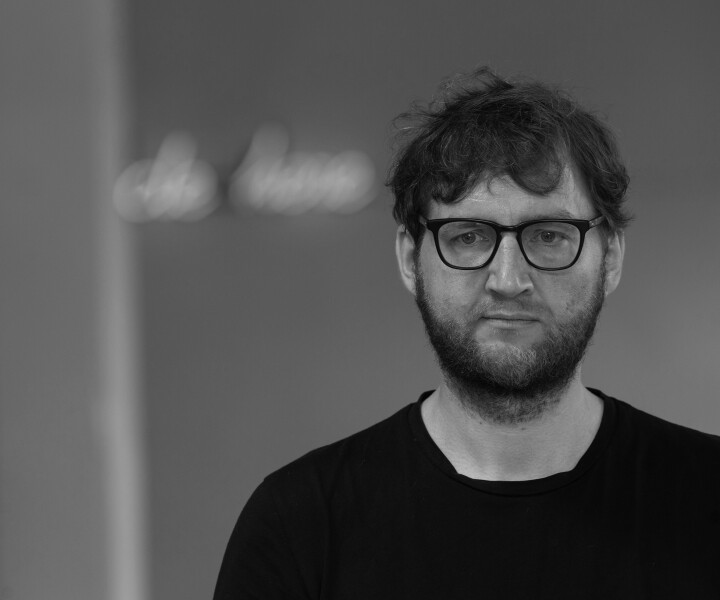 Andrejs Jarovojs: «Es vēl arvien teātrī atklāju jaunas lietas un ceļus.» Foto – Didzis Grodzs