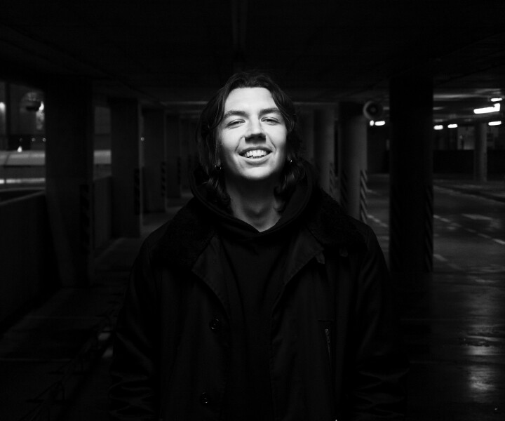 Adriāns Toms Kulpe: «Jauns tu paliec tik ilgi, kamēr mēģini pats sevi apstrīdēt.» Foto – Elmārs Sedols