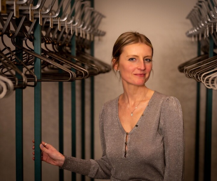 Zanda Borga: «Teātris mainās ne tikai Liepājā – šķiet, ka vismaz valsts sektorā arvien retāka kļūst uzticēšanās drosmīgām idejām.» Foto – Armands Kaušelis