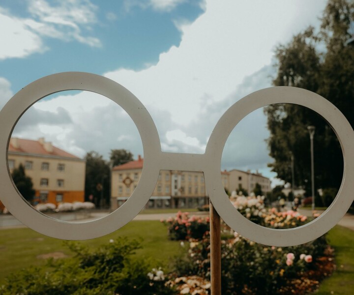 Valmieras vasaras teātra festivāla brilles. Foto – Lita Millere